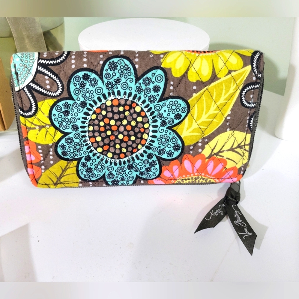 VERA BRADLEY Floral Quilted Women's Small Bag, Wallet Like New.